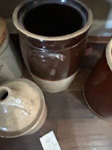 Two-Tone-Stoneware-Crock-with-Lid-Size