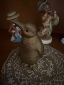 Vintage-Ceramic-Figurine-of-a-Kiwi-Bird