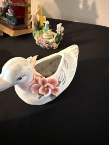 Vintage-Ceramic-Swan-Planter-with-Pink-Rose