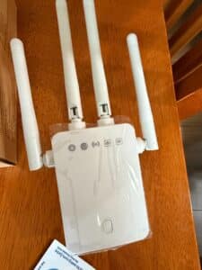 AC-Dual-Band-WiFi-Range-Extender-with-External-Antennas
