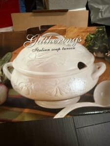 Gatherings-Italian-Soup-Tureen-with-Ladle