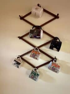 Accordion-Style-Wooden-Wall-Mug-Rack