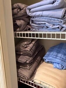 Assorted-Bed-Linens-and-Sheet-Sets