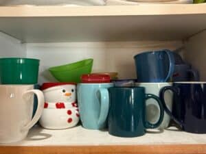 Assorted-Ceramic-Mugs-and-Plastic-Bowls