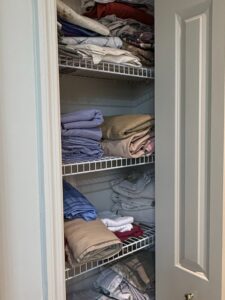 Assorted-Vintage-and-Modern-Household-Linens