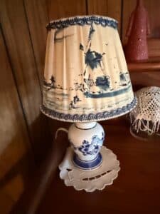 Delft-Blue-Style-Windmill-Table-Lamp