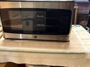 GE-.-cu.-ft.-Stainless-Steel-Countertop-Microwave-Oven-JESSHSS
