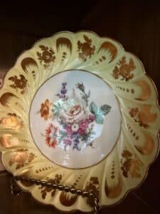 Shelley-Regency-Shape-Plate-with-Floral-Bouquet-and-Gilt-Decoration