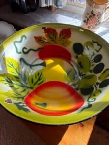 Vintage-Enamelware-Fruit-Pattern-Wash-Basin