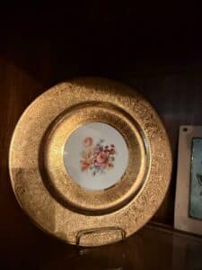 Vintage-Heinrich-Co-Selb-Bavaria-Gold-Encrusted-Floral-Cabinet-Plate