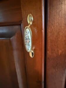 Vintage-Porcelain-and-Brass-Cabinet-Pull-with-Geese-Motif