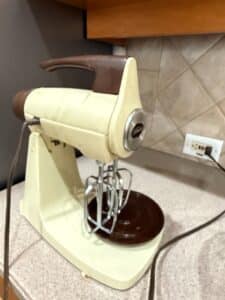 Vintage-Sunbeam-Mixmaster-Stand-Mixer