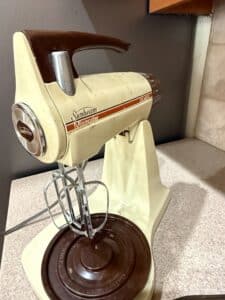 Vintage-Sunbeam-Mixmaster-Stand-Mixer-second-image