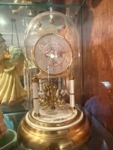 Angelus-Anniversary-Clock