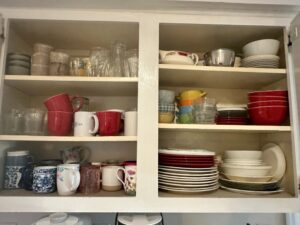 Assorted-Kitchen-Cabinet-Contents