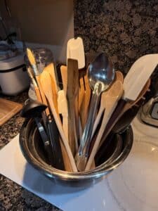 Assorted-Kitchen-Utensil-Set-with-Stainless-Steel-Mixing-Bowl