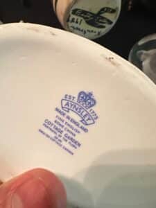 Aynsley-Cottage-Garden-Shell-Vase-second-image