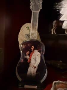 Elvis-Presley-Crystal-Classics-Guitar-Figurine