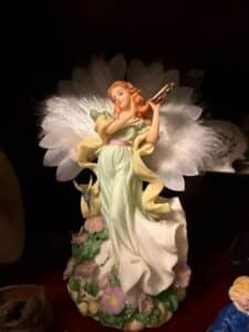 Roman-Seraphim-Classics-Angel-Figurine