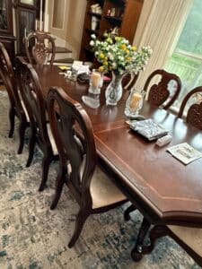Traditional-Dining-Room-Set