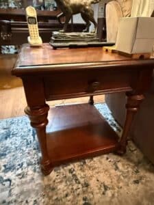 Traditional-Turned-Leg-End-Table-with-Drawer