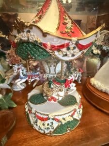 Vintage-Decorative-Carousel-Music-Box