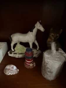 Vintage-Figurine-Collection-Horse-Lighthouse-Shell