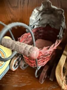 Vintage-Miniature-Wicker-Doll-Carriage