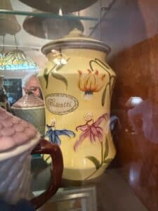 Vintage-Nonnis-Biscotti-Ceramic-Cookie-Jar