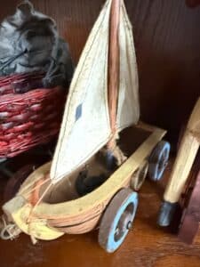 Vintage-Wooden-Land-Yacht-Pull-Toy