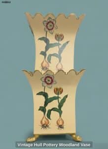 Vintage-Hull-Pottery-Woodland-Vase-second-image