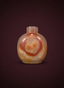 Antique-Chinese-Carved-Agate-Snuff-Bottle-second-image
