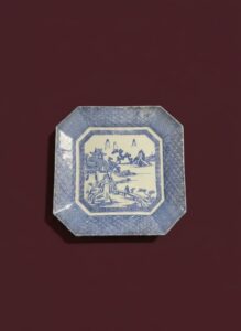 Blue-and-White-Porcelain-Plates-Dragon-and-Willow-Pattern-1