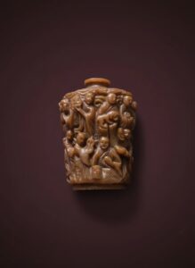 Carved-Agate-Snuff-Bottle-with-Eighteen-Luohan-Figures