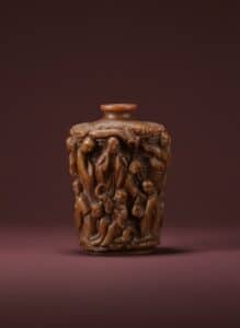 Carved-Agate-Snuff-Bottle-with-Eighteen-Luohan-Figures-second-image