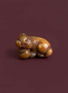 Carved-Jadeite-Charm-Foo-Dog-third-image