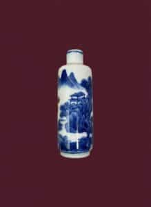 Chinese-Blue-and-White-Porcelain-Snuff-Bottle-with-Copper-Red-second-image