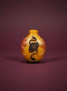 Chinese-Snuff-Bottle-with-Dragon-and-Coin-Motif