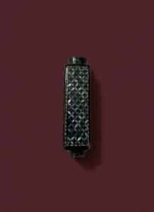 Japanese-Maki-e-Lacquer-Snuff-Bottle-second-image