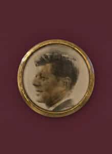 Vintage-John-F.-Kennedy-The-Man-for-the-s-Lenticular-Flasher-Pin-third-image