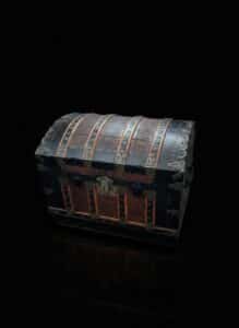 Antique-Steamer-Trunk-1