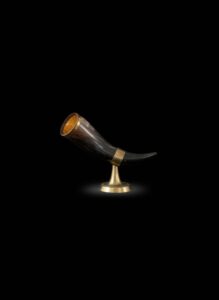 Decorative-Drinking-Horn-with-Brass-Stand-1
