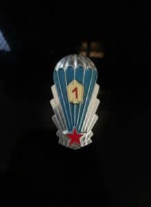 Soviet-Parachutist-Badge-first-Class