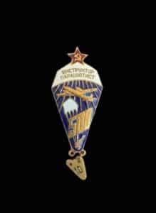 Soviet-Parachutist-Instructor-Badge-with-Jumps-Tab