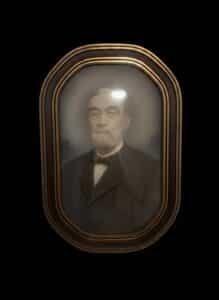 Victorian-Oval-Convex-Glass-Portrait-of-a-Gentleman