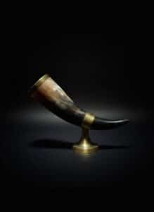 Vintage-Brass-Mounted-Drinking-Horn
