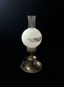 Vintage-Currier-Ives-Federal-Style-Eagle-Hurricane-Lamp