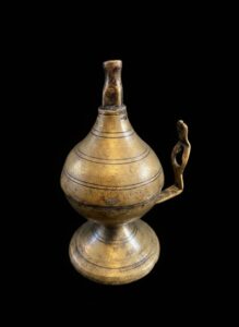 Vintage-Indian-Brass-Oil-Lamp-Chirag-second-image