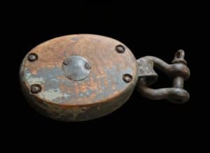 Vintage-Wooden-Marine-Single-Pulley-Block-with-Swivel-Shackle-third-image