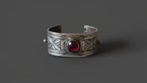 Estate-Jewelry-Collection-Assorted-Vintage-and-Costume-Bracelets-and-Bangles-second-image